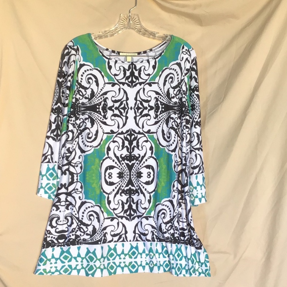 Black and White Graphic Tunic with 3/4 Sleeves